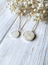 Load image into Gallery viewer, Milky Fern Simplicity Round Pendant